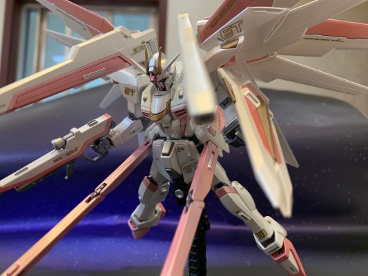 HGCE 1/144 机动战士高达SEED ZGMF-X10A 自由高达 新生版