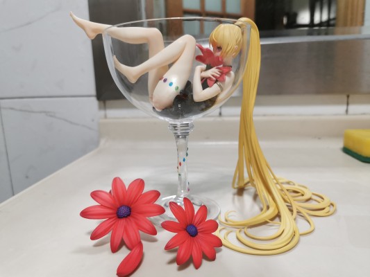 酒杯少女—Lily Wine