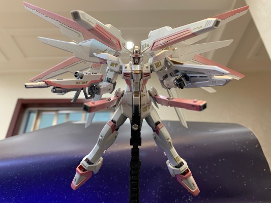 HGCE 1/144 机动战士高达SEED ZGMF-X10A 自由高达 新生版