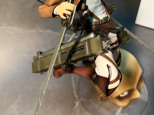 进击的巨人 利维尔&巨人