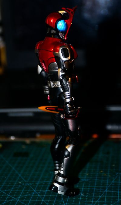 S.H.Figuarts(真骨雕制法) 假面骑士甲斗王 骑士形态