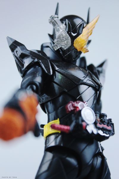 S.H.Figuarts 假面骑士创骑 兔子坦克危险形态