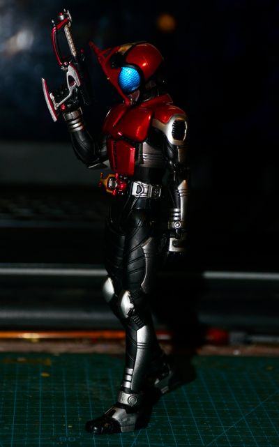 S.H.Figuarts(真骨雕制法) 假面骑士甲斗王 骑士形态