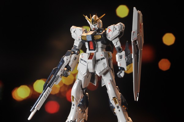 RG 1/144 高达基地专属商品   ν高达［钛金质感］