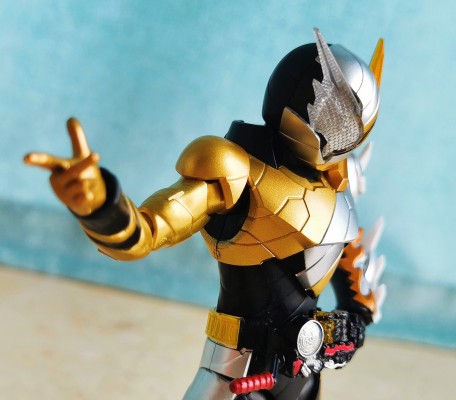 S.H.Figuarts  假面骑士创骑 实验形态  （兔子巨龙形态）