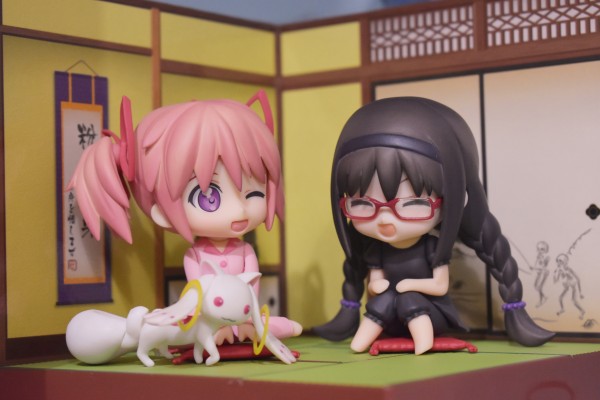 粘土人 #175 魔法少女小圆 鹿目圆香 & 丘比 学校统一的版本。