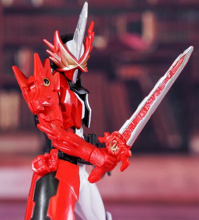 Rider Kick's Figure 假面骑士：圣刃 假面骑士圣刃 勇气之龙