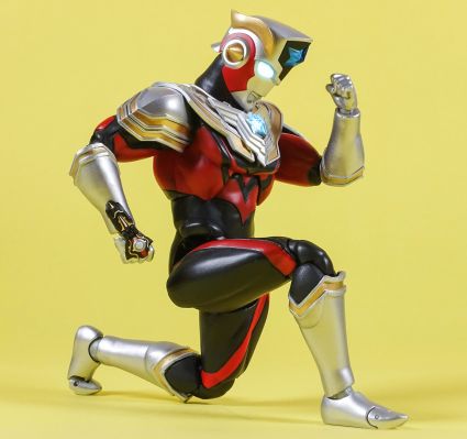 S.H.Figuarts 泰迦奥特曼 泰塔斯奥特曼
