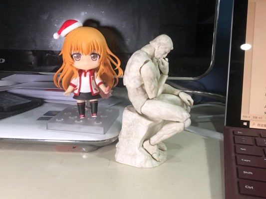 figma#SP-056b 桌上美术馆 思考者 石膏ver.