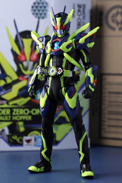 S.H.Figuarts 假面骑士零一 假面骑士零一 闪耀突击飞蝗