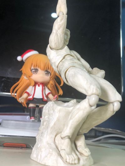 figma#SP-056b 桌上美术馆 思考者 石膏ver.