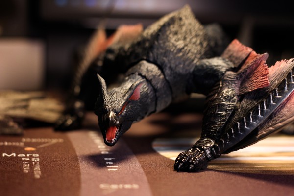 S.H.MonsterArts 怪物猎人 迅龙