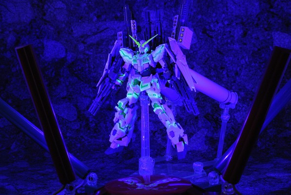 ROBOT魂 SP 机动战士高达UC RX-0独角兽高达 觉醒样式 荧光底座套装