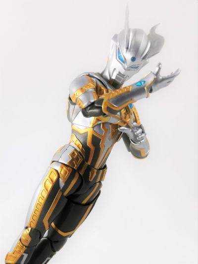 S.H.Figuarts 赛罗奥特曼闪耀型