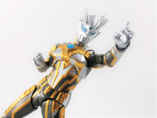 S.H.Figuarts 赛罗奥特曼闪耀型