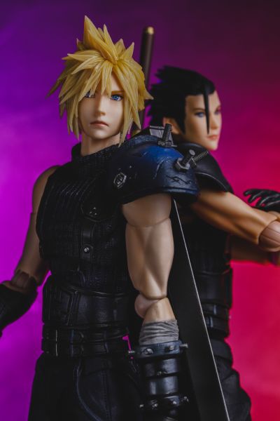 PlayArts改 最终幻想VII 重制版 克劳德・史特莱夫 Version 2
