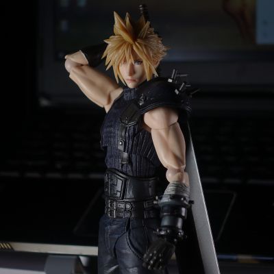 PlayArts改 最终幻想VII 重制版 克劳德・史特莱夫 Version 2