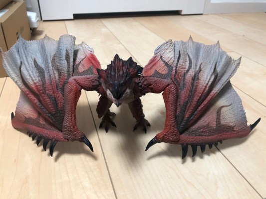 S.H.MonsterArts 怪物猎人 雄火龙