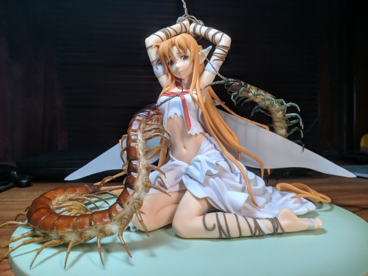 刀剑神域 亚丝娜 -被囚禁的蒂塔妮亚-