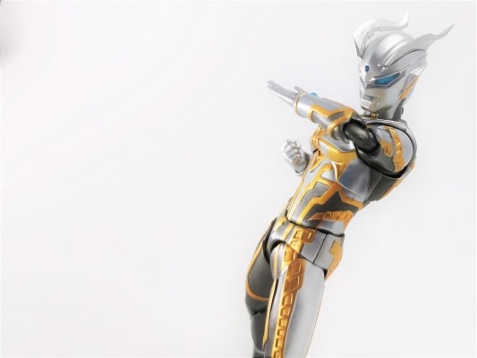 S.H.Figuarts 赛罗奥特曼闪耀型