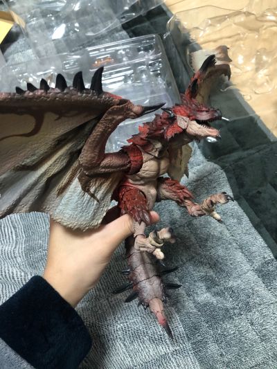 S.H.MonsterArts 怪物猎人 雄火龙