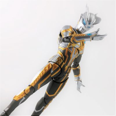 S.H.Figuarts 赛罗奥特曼闪耀型