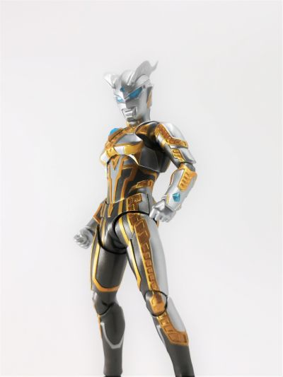S.H.Figuarts 赛罗奥特曼闪耀型
