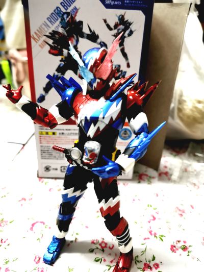 S.H.Figuarts 假面骑士创骑 假面骑士创骑 兔子坦克 汽泡形态