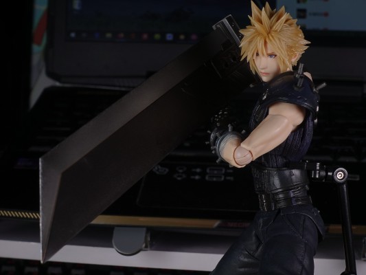 PlayArts改 最终幻想VII 重制版 克劳德・史特莱夫 Version 2