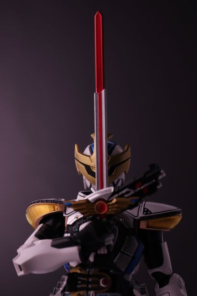 S.H.Figuarts（真骨雕制法） 假面骑士战骑 保全模式/爆发模式 (红音也)