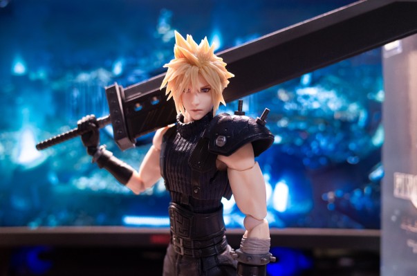 PlayArts改 最终幻想VII 重制版 克劳德・史特莱夫 Version 2