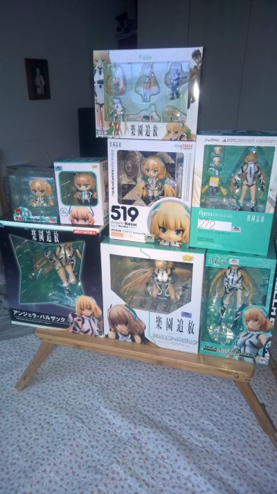 从旧手机里翻出来的安吉拉手办旧图