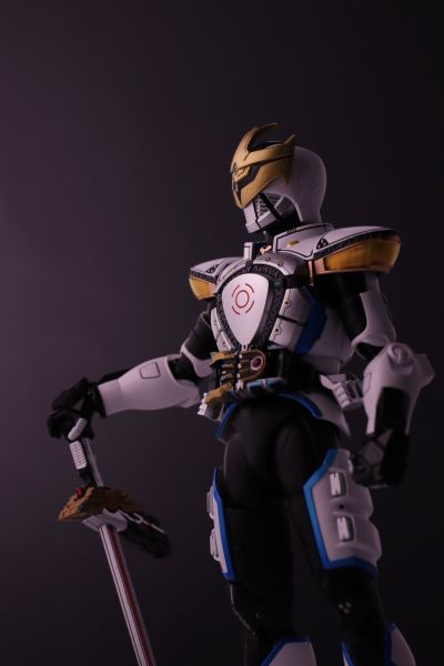 S.H.Figuarts（真骨雕制法） 假面骑士战骑 保全模式/爆发模式 (红音也)