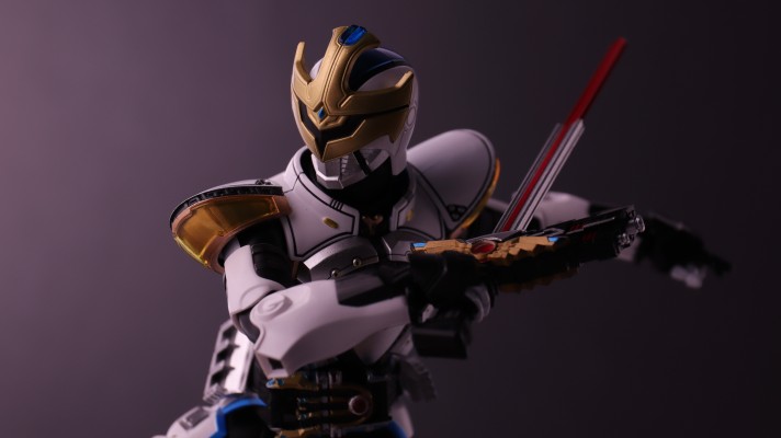 S.H.Figuarts（真骨雕制法） 假面骑士战骑 保全模式/爆发模式 (红音也)