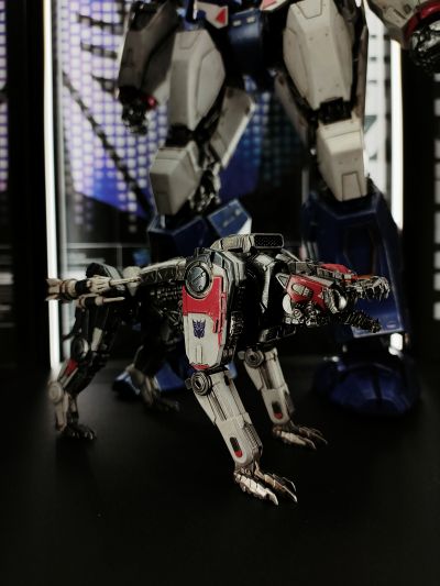 3Z0160 DLX 变形金刚外传 大黄蜂 声波＆机器狗