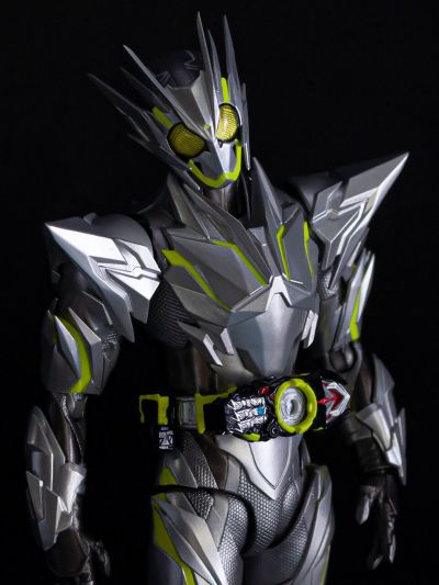 S.H.Figuarts  假面骑士零一 金属簇飞蝗
