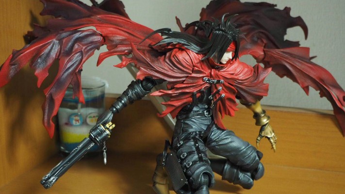 PlayArts改 地狱犬的挽歌 最终幻想VII 文森特·瓦伦汀