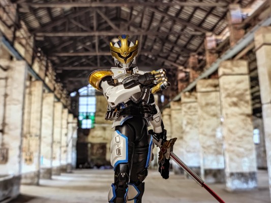 S.H.Figuarts（真骨雕制法） 假面骑士战骑 保全模式/爆发模式 (红音也)