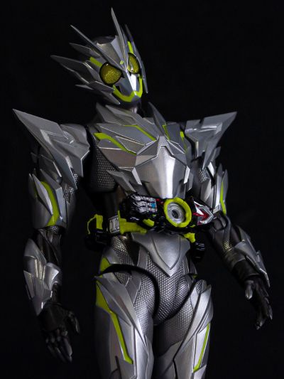 S.H.Figuarts  假面骑士零一 金属簇飞蝗