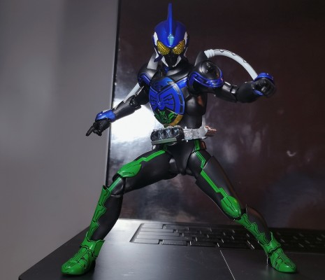 S.H.Figuarts(真骨雕制法) 假面骑士欧兹 假面骑士欧兹 鲸鳗章联组