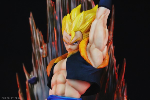 FiguartsZERO [超激战]  龙珠Z 复活！悟空与贝吉塔的合体  超级赛亚人悟吉塔