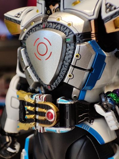 S.H.Figuarts（真骨雕制法） 假面骑士战骑 保全模式/爆发模式 (红音也)