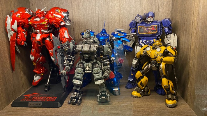 3Z0160 DLX 变形金刚外传 大黄蜂 声波＆机器狗