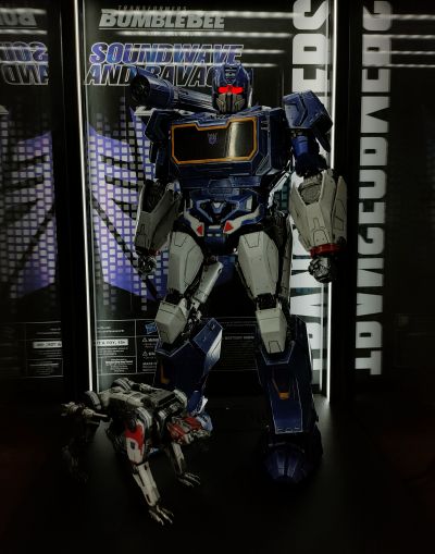 3Z0160 DLX 变形金刚外传 大黄蜂 声波＆机器狗