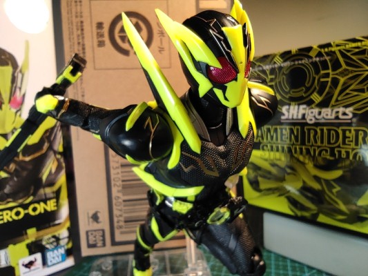 S.H.Figuarts 假面骑士零一 假面骑士零一 闪耀飞蝗