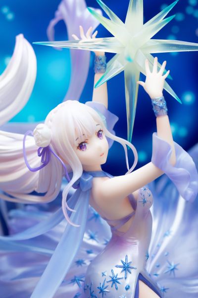 水晶礼服 艾米利亚