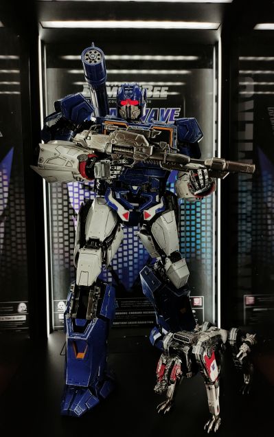 3Z0160 DLX 变形金刚外传 大黄蜂 声波＆机器狗