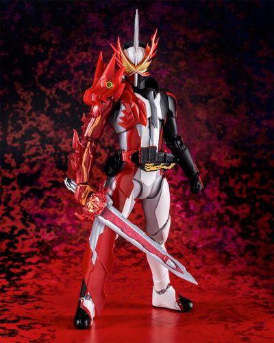 S.H.Figuarts 假面骑士圣刃 勇气之龙