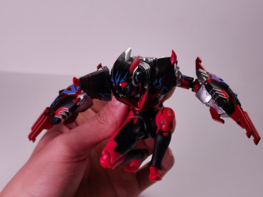 S.H.Figuarts 奥特银河格斗 新生代英雄 黑暗艾克斯奥特曼+黑暗哥莫拉装甲