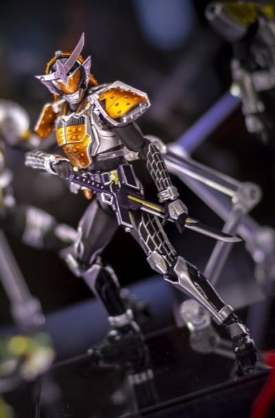 S.H.Figuarts 舞台剧『假面骑士斩月』 -铠武外伝- 假面骑士原型铠武 橙子武装
